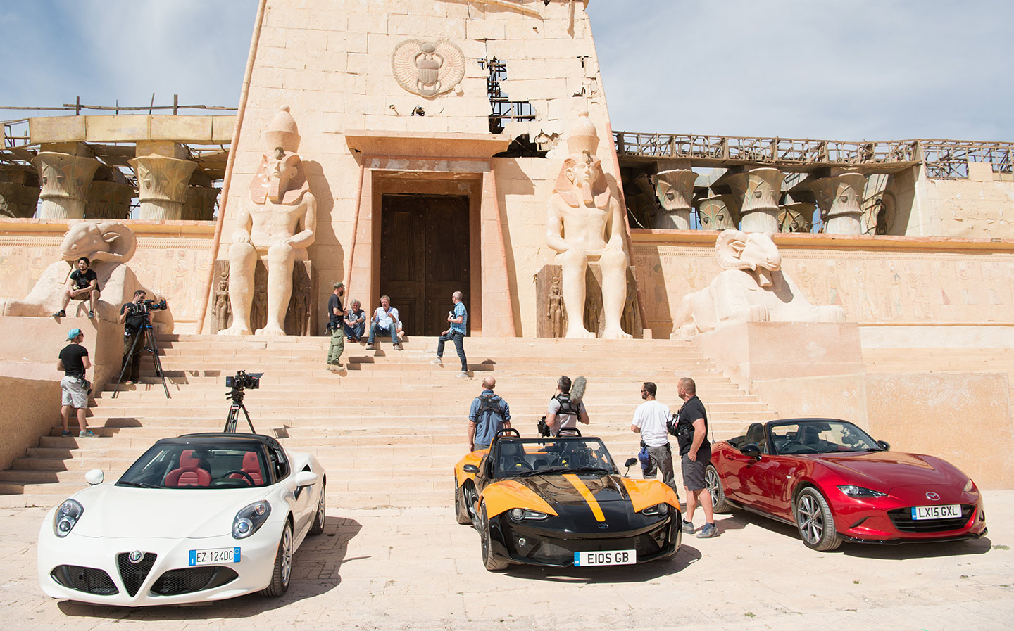 PYRAMID SCHEME On the Moroccan set of Game of Thrones, the crew prepares for a lightweight sports car shootout. 