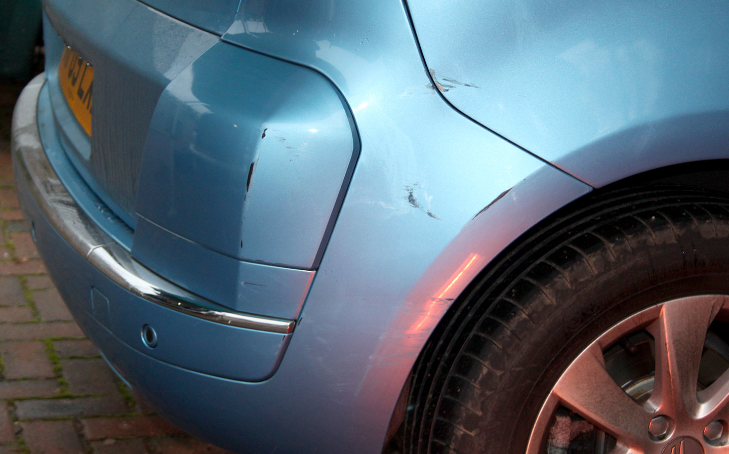 How to repair scratches and scuffs to car paintwork