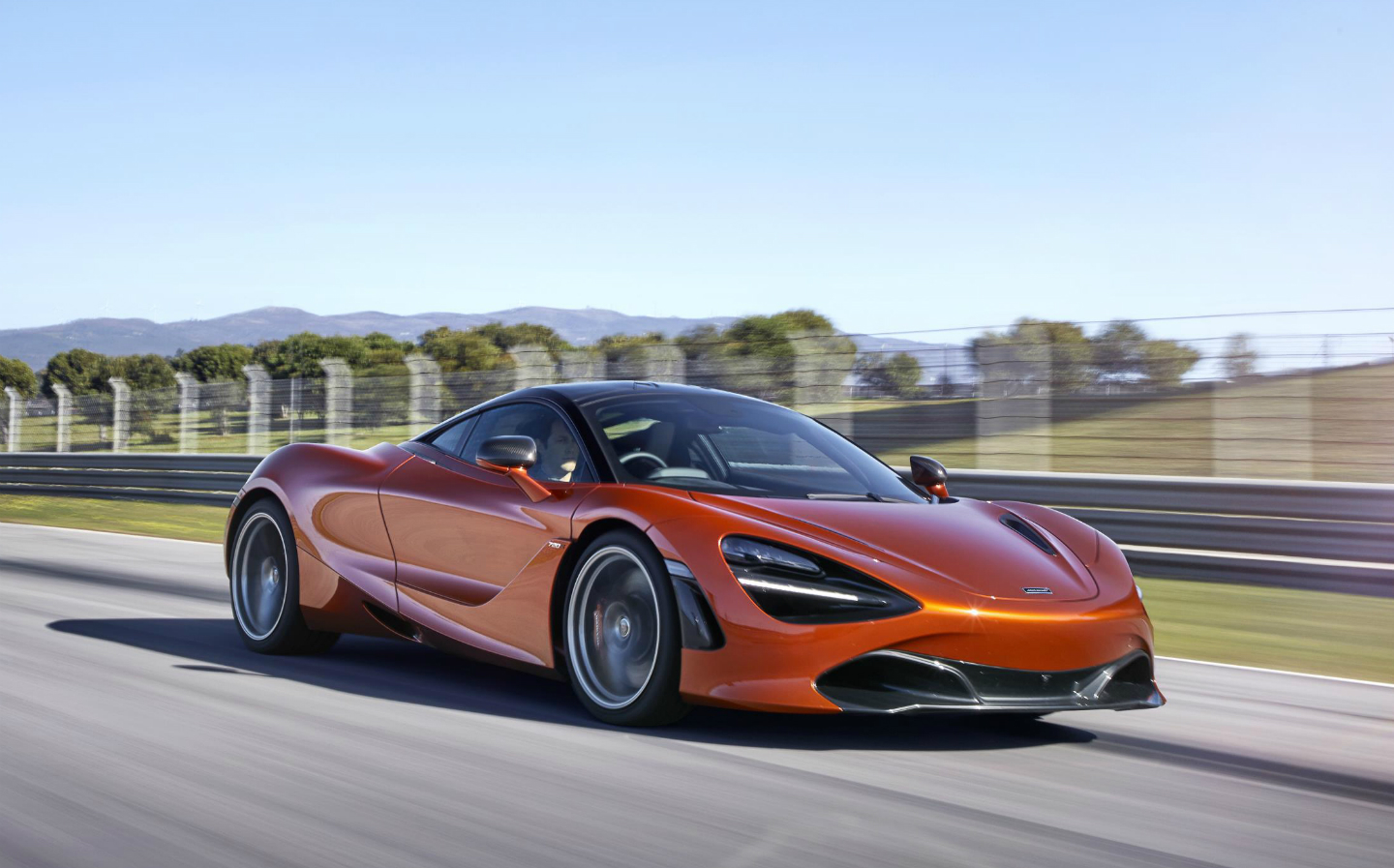 McLaren 720S: British car maker tries to outrun Ferrari