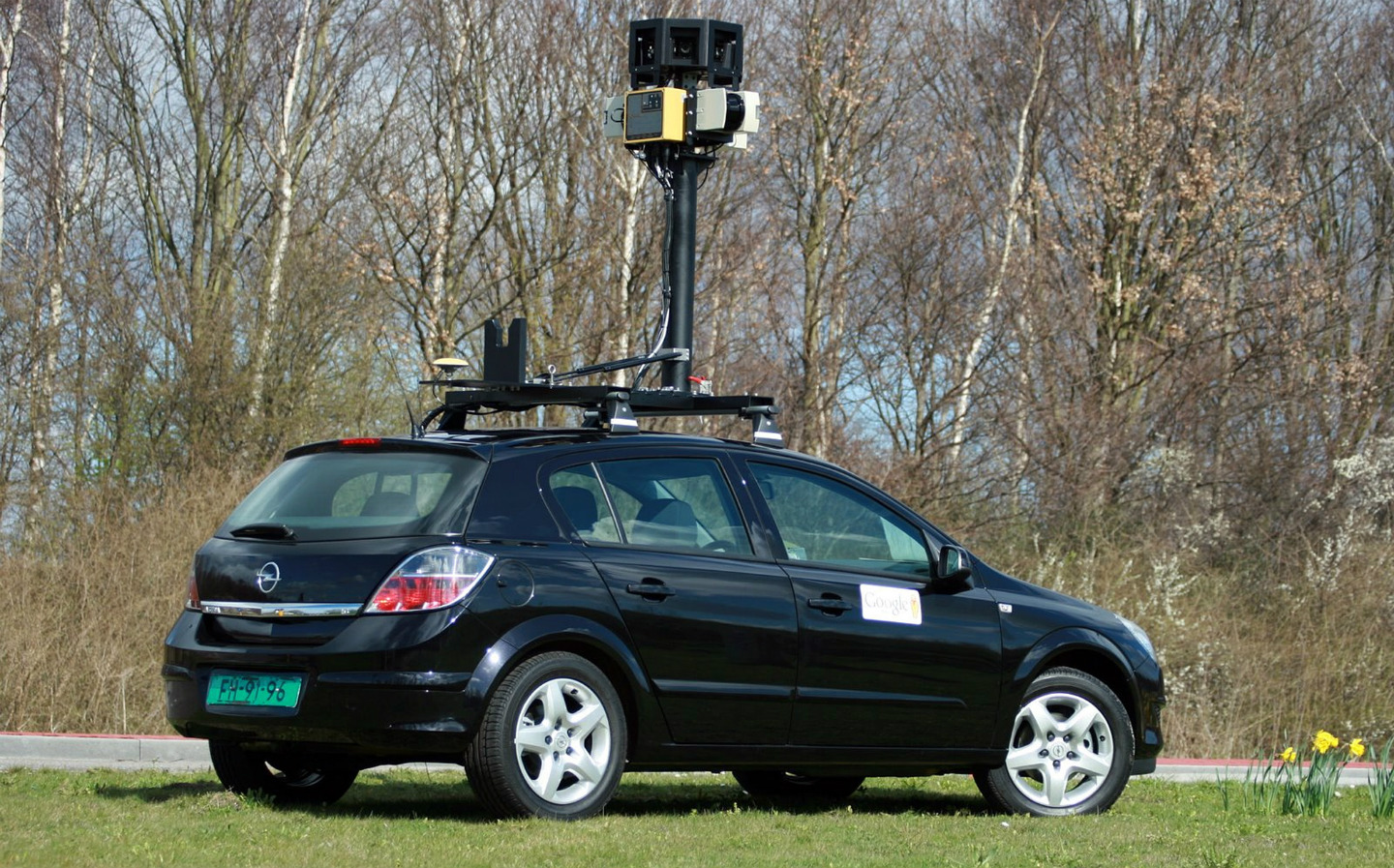 Google Street View cars measure and map air pollution