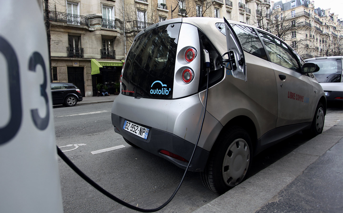 France races ahead of London as it pledges to ban diesel and petrol cars by 2040