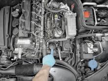 Changing engine oil: step-by-step guide; locate the oil filter