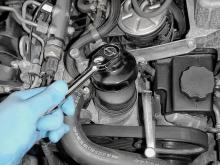 Changing engine oil: step-by-step guide; remove the oil filter