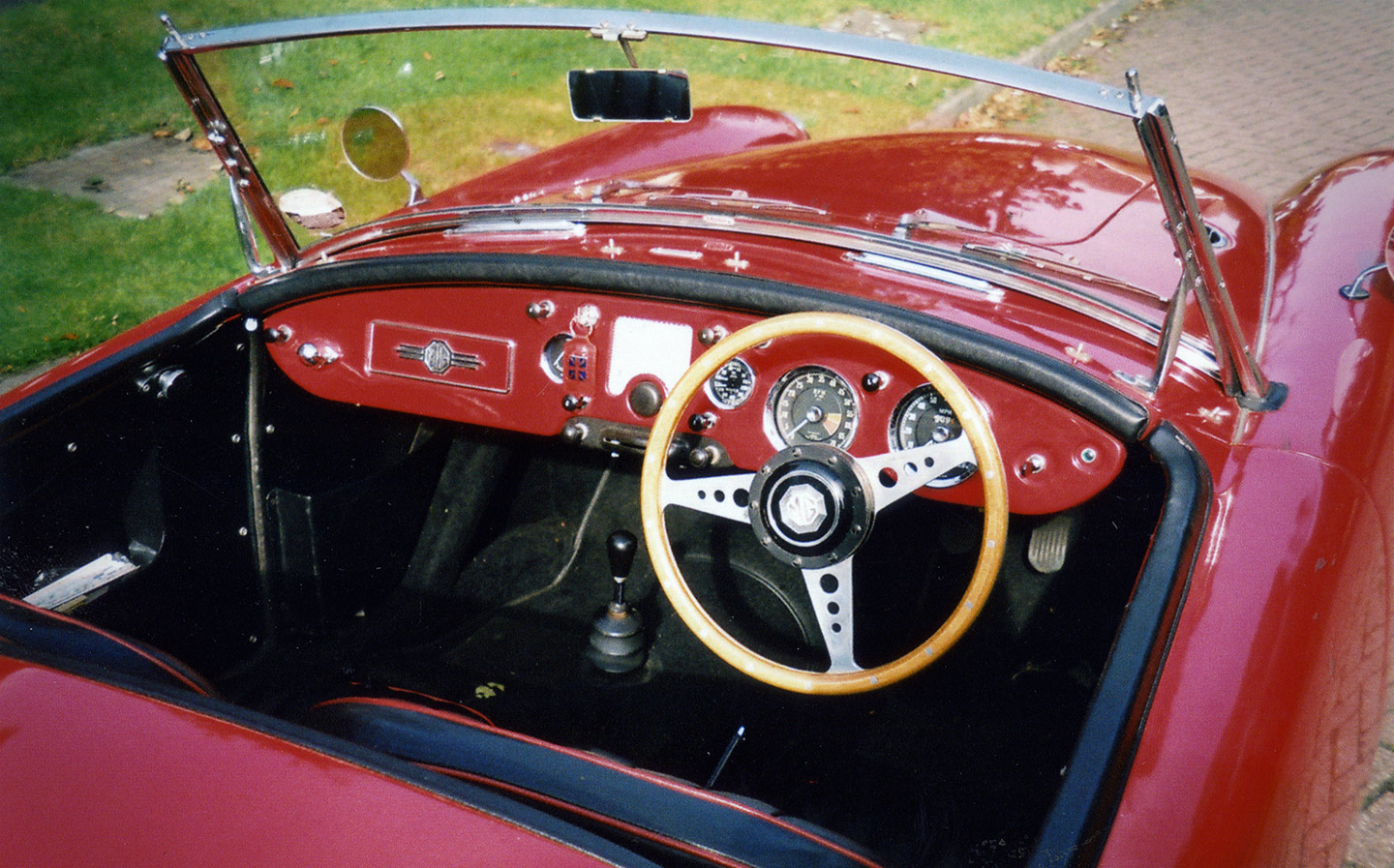 1960 MGA interior dashboard