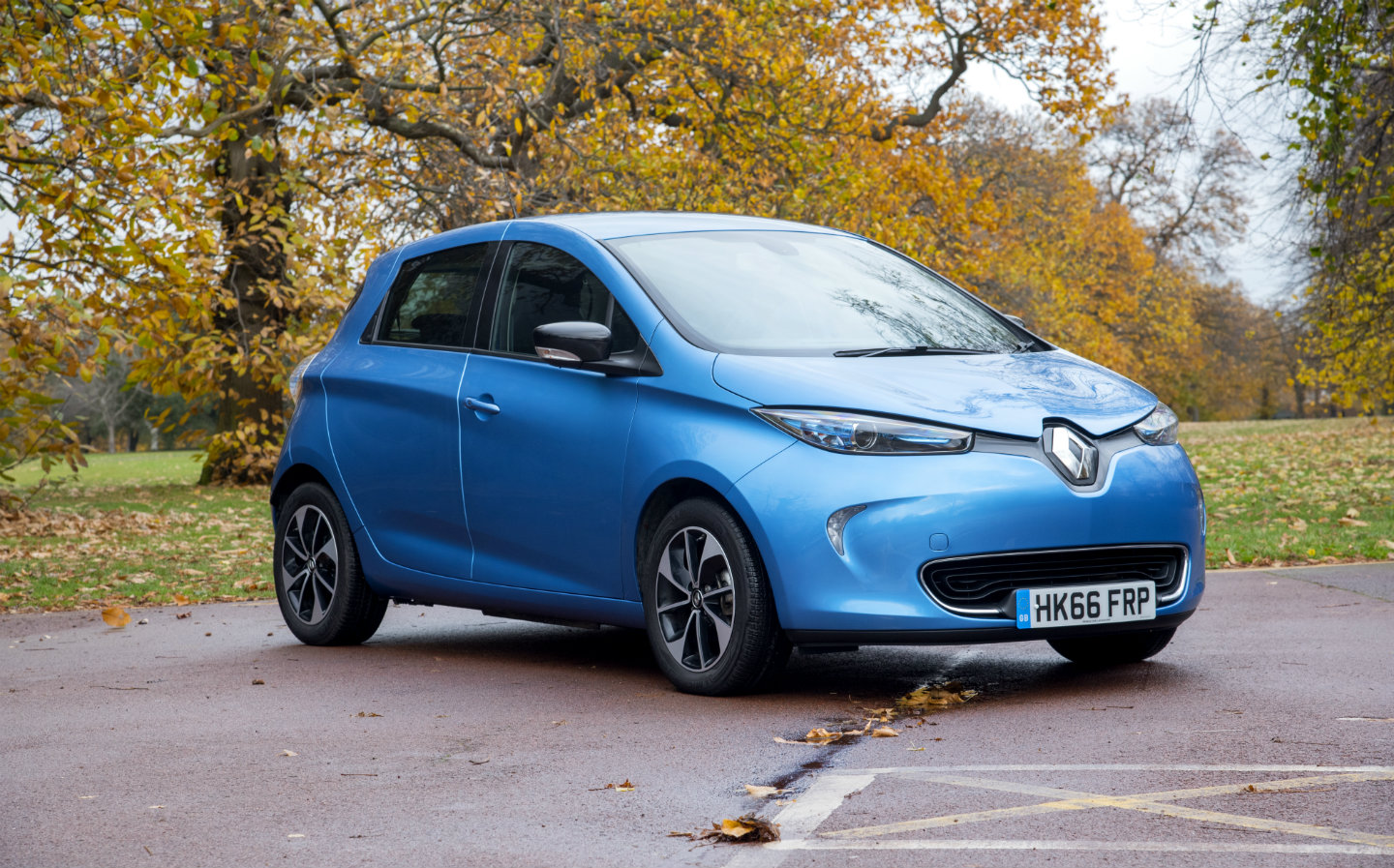 Comparing-the-cost-of-a-Renault-Zoe-to-a-diesel-CLio