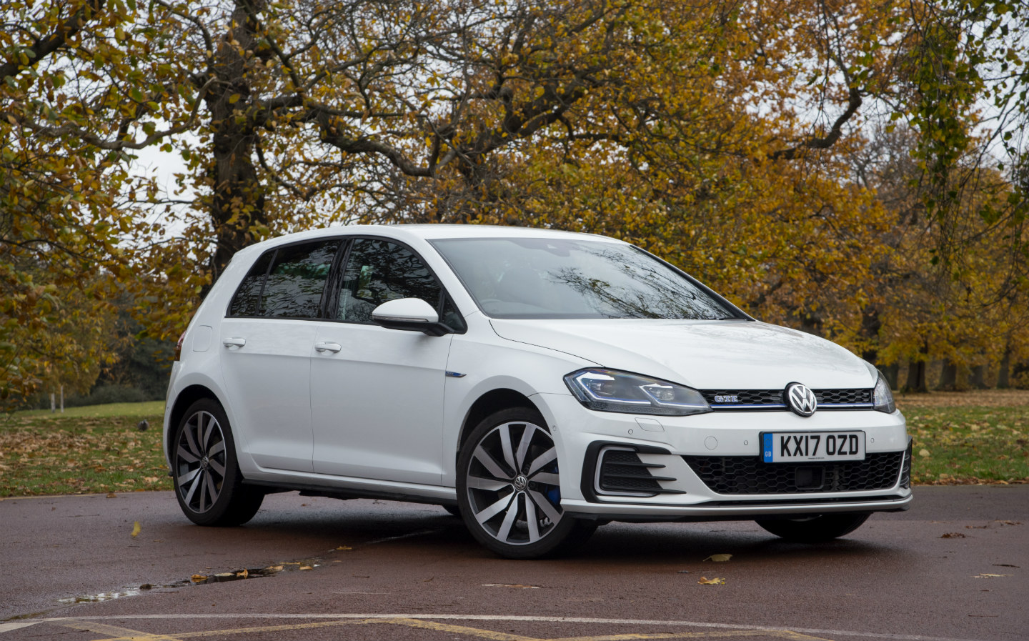 Comparing-the-cost-of-a-VW-Golf-GTE-to-a-diesel-Golf