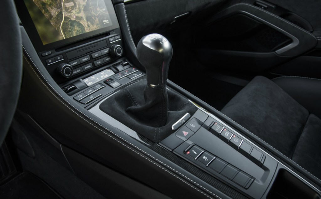 How to save fuel: manual gearbox of Porsche 718 Cayman GTS