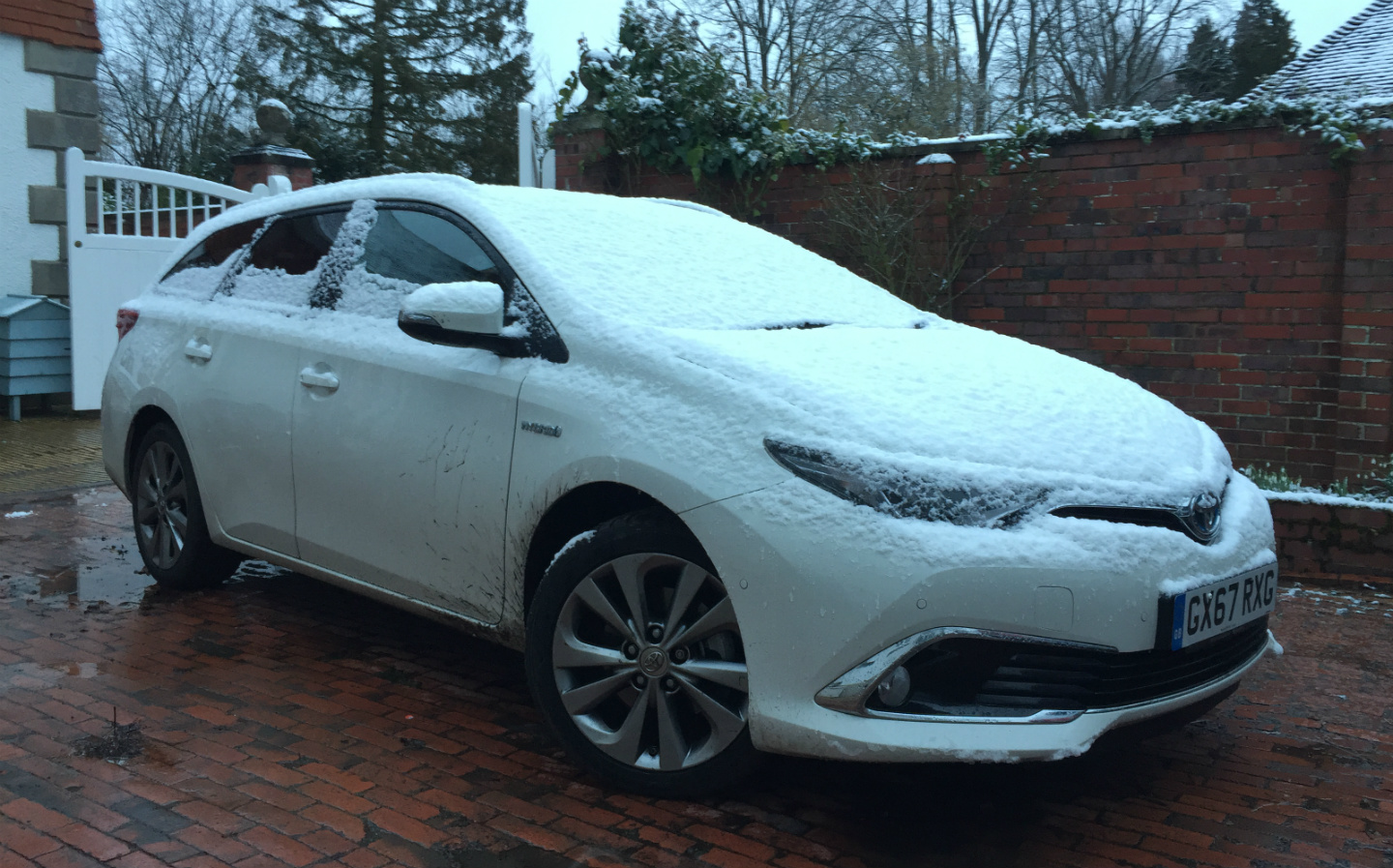 Toyota Auris hybrid Pre-Crash Safety System sensors in cold weather