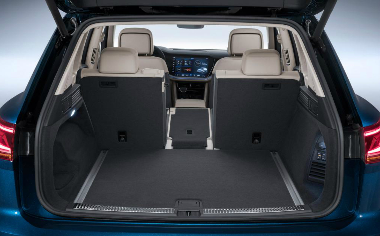 2018-VW-Touareg-interior-boot-space-is-now-810-litres
