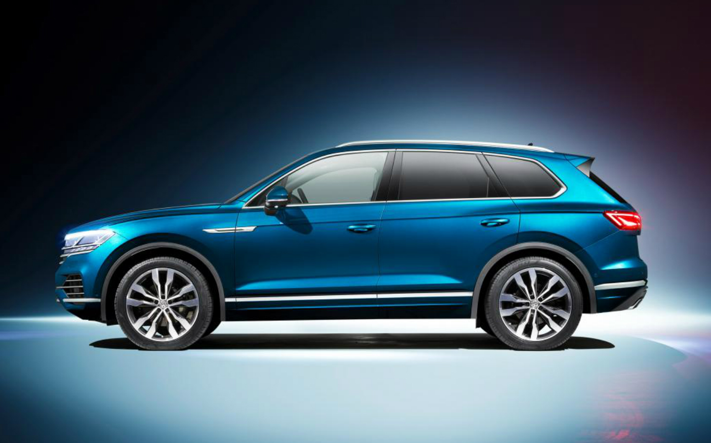 2018-Volkswagen-Touareg-exterior-view-profile