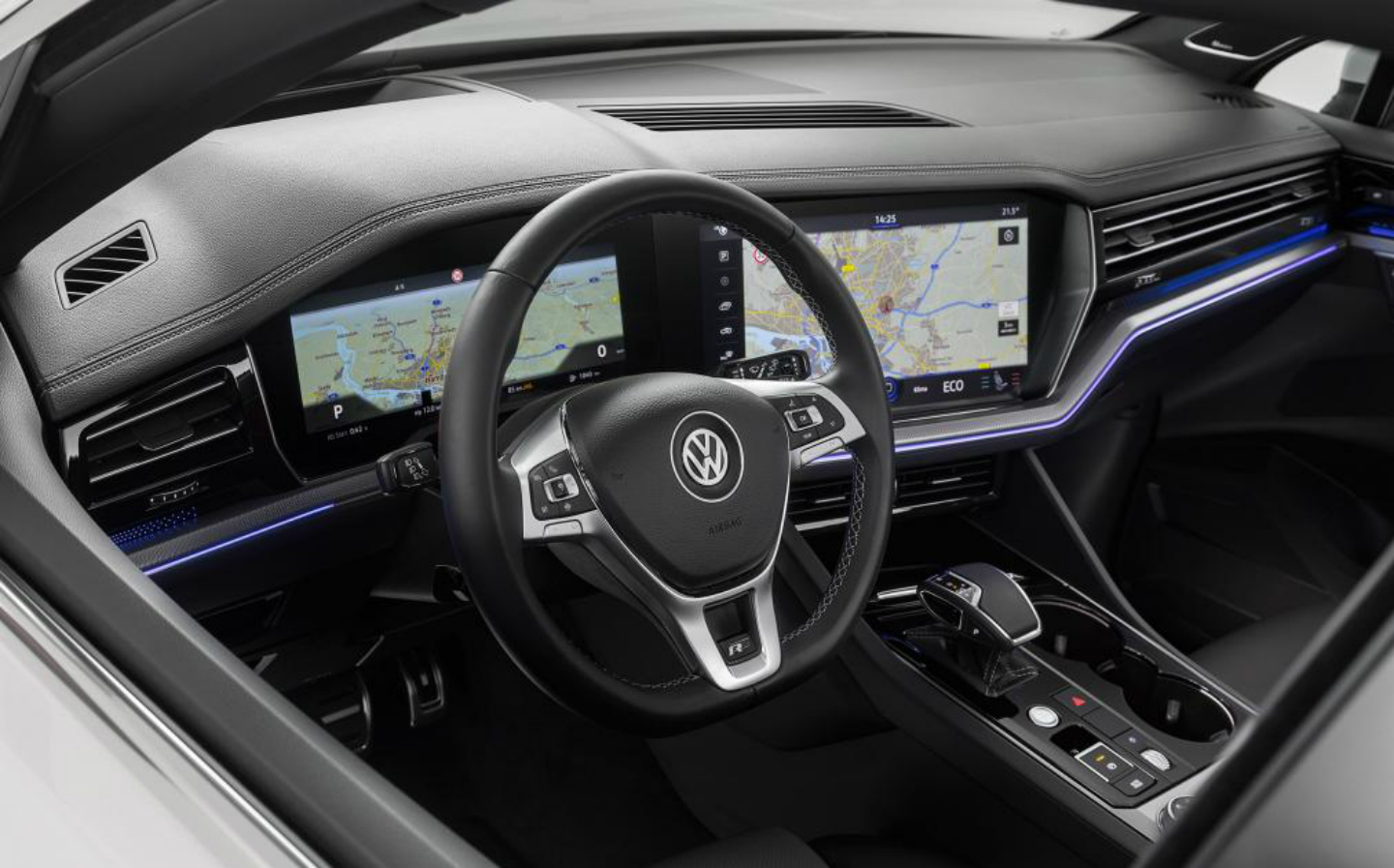 2018-Volkswagen-Touareg-interior-Innovision-Cockpit