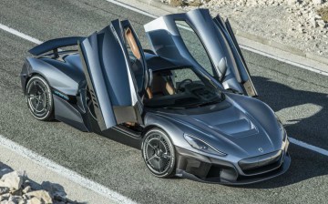 Rimac-C-Two-doors-open