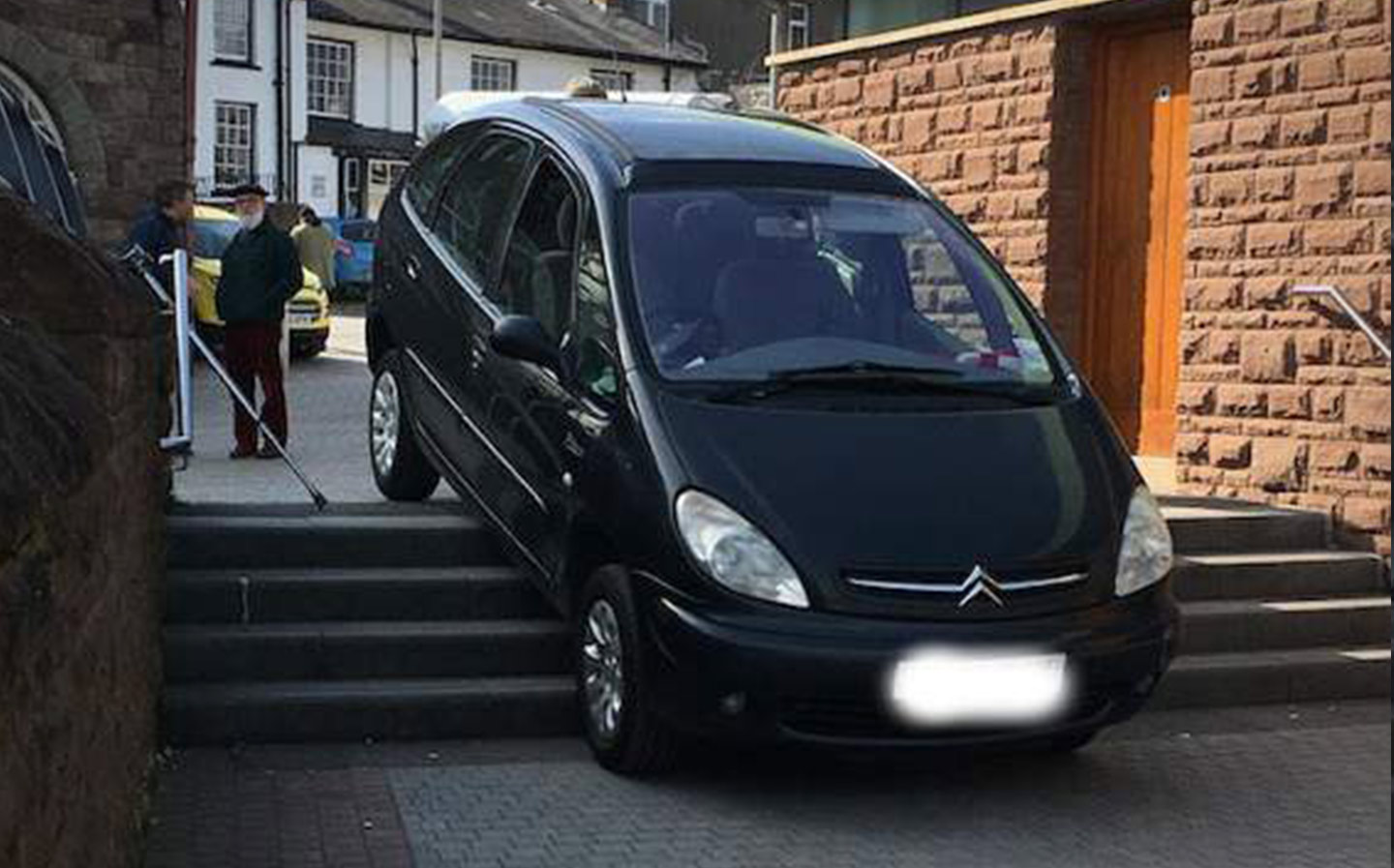 Citroën driver's failed Italian Job remake as car gets stuck on Abergavenny steps