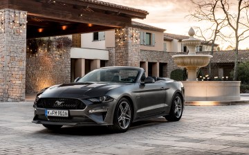 2018 Ford Mustang facelift review by Nick Rufford for The Sunday Times Driving