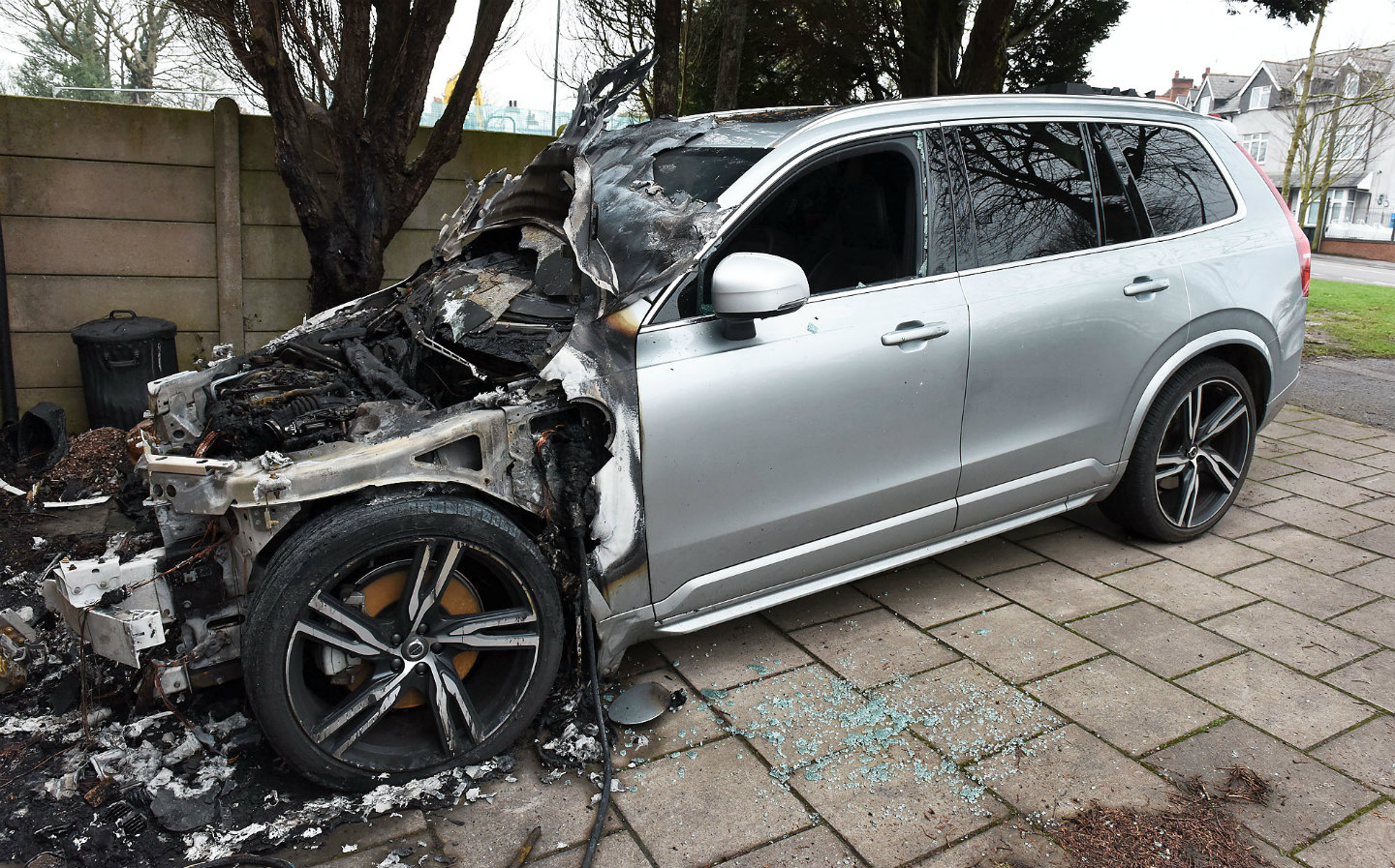 Fire destroys plug-in hybrid Volvo XC90 while charging
