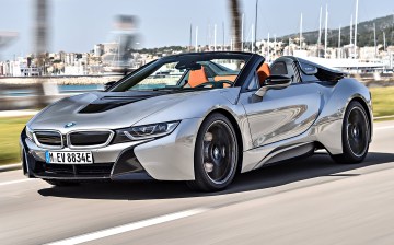 2018 BMW i8 Roadster video review by Mat Watson for Carwow/ Sunday Times Driving.