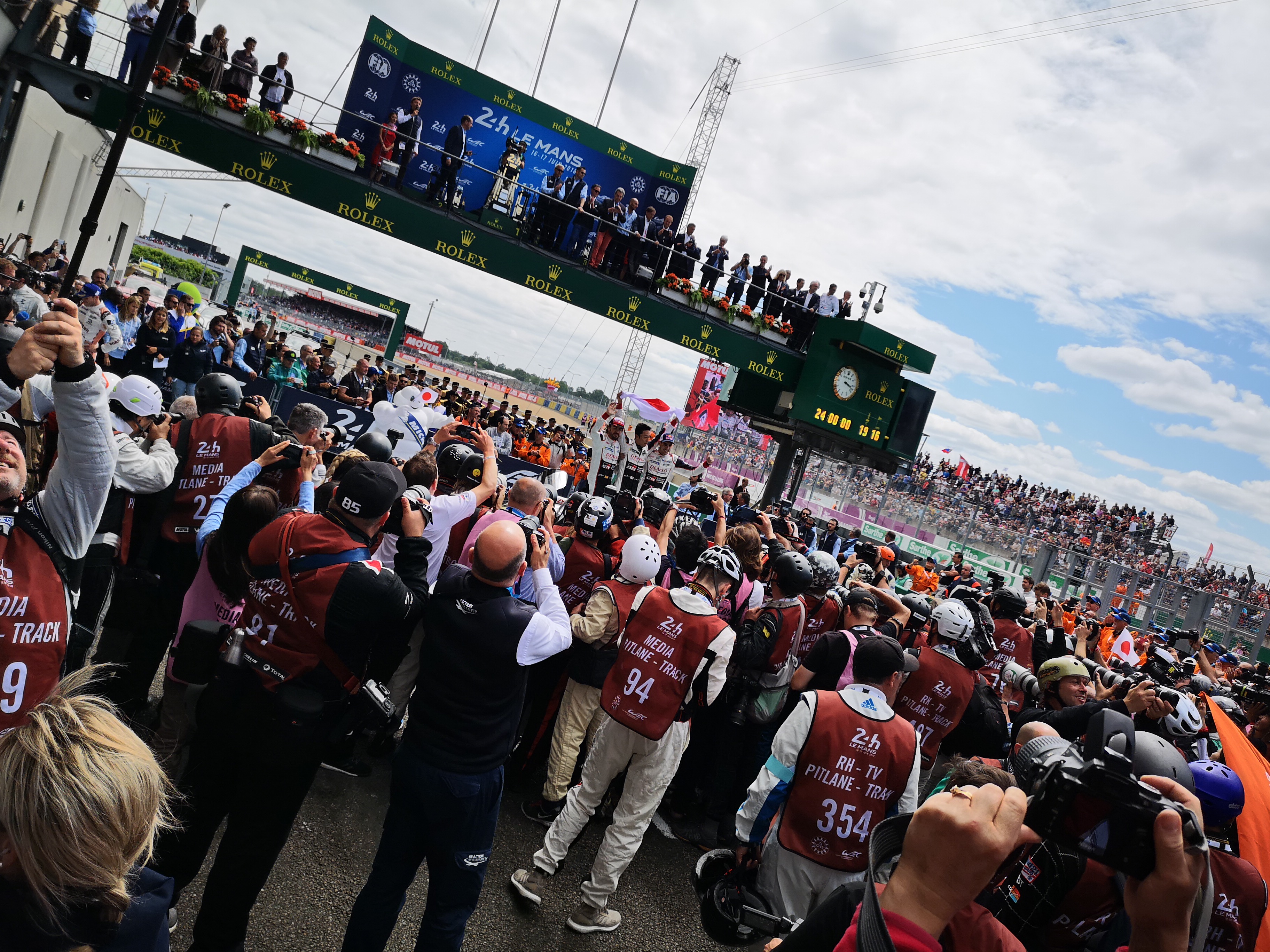 2018 Le Mans 24 Hours - post-race atmosphere in pitlane and podium - Fernando Alonso, Kajuki Nakajima, Sebastien Buemi