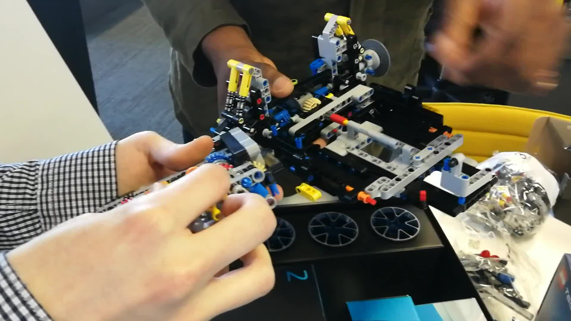 Lego technic bugatto chiron build - rear chassis, suspension, transmission