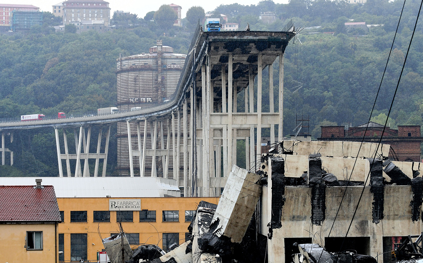 At least 30 killed in devastating bridge collapse in Genoa