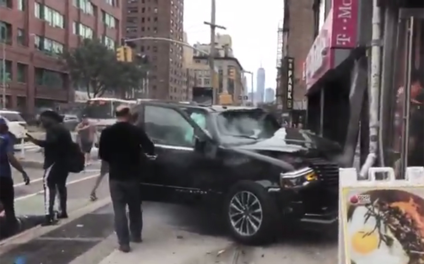 Private hire SUV smashes into storefront in New York