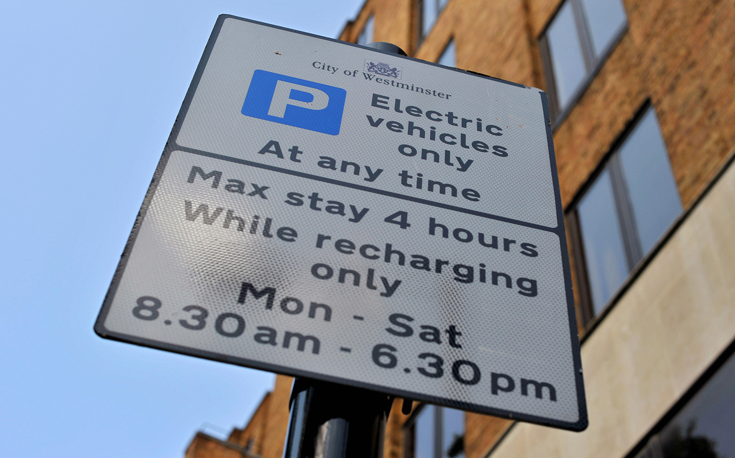Diesel drivers could pay £50 a day to drive and park in London by 2019