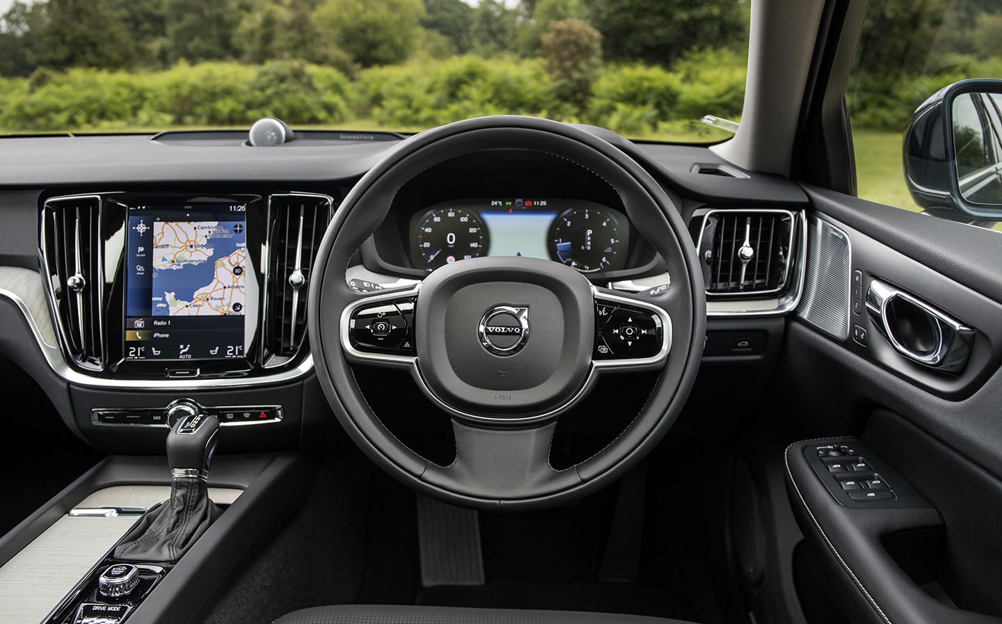 Volvo V60 infotainment system