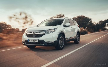 2019 Honda CR-V Hybrid review by Will Dron for Sunday Times Driving.co.uk