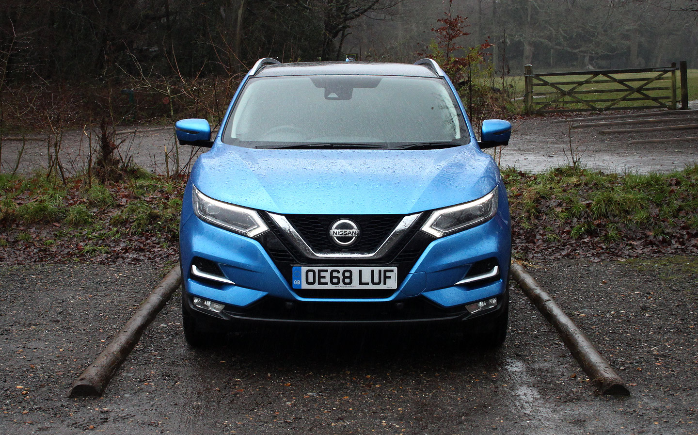 Hyundai Tucson vs Nissan Qashqai comparison review srossover SUV twin test by Will Dron and james Allen for Sunday Times driving.co.uk