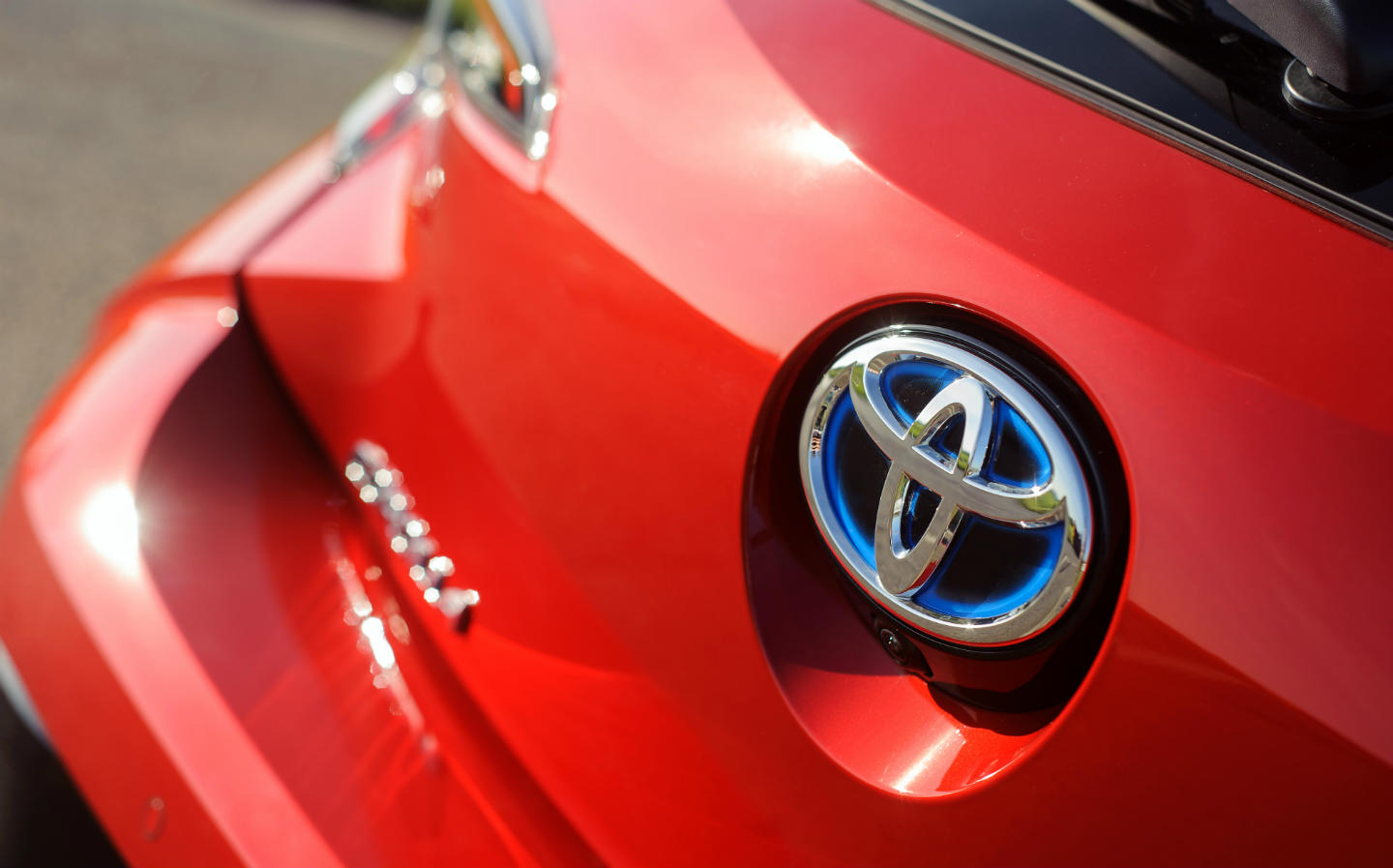 Toyota will let you use its hybrid tech royalty-free