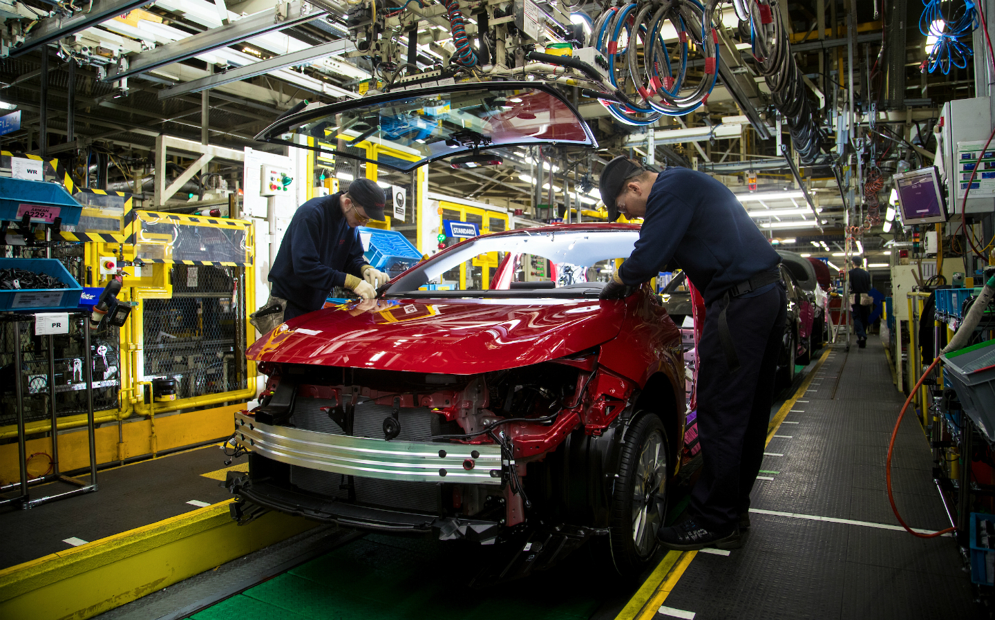UK car production plummets amid Brexit uncertainty