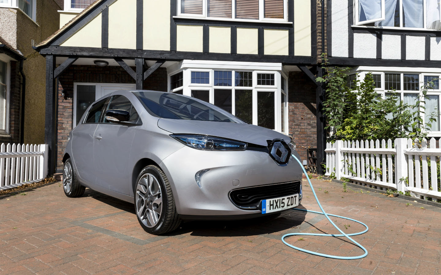 Three quarters of electric car owners use extension leads to charge their cars