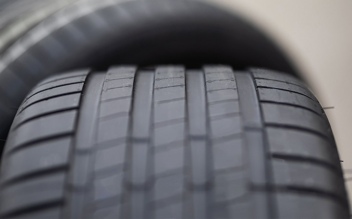 Bridgestone Enliten tyres improve electric car range, reduce petrol and diesel emissions
