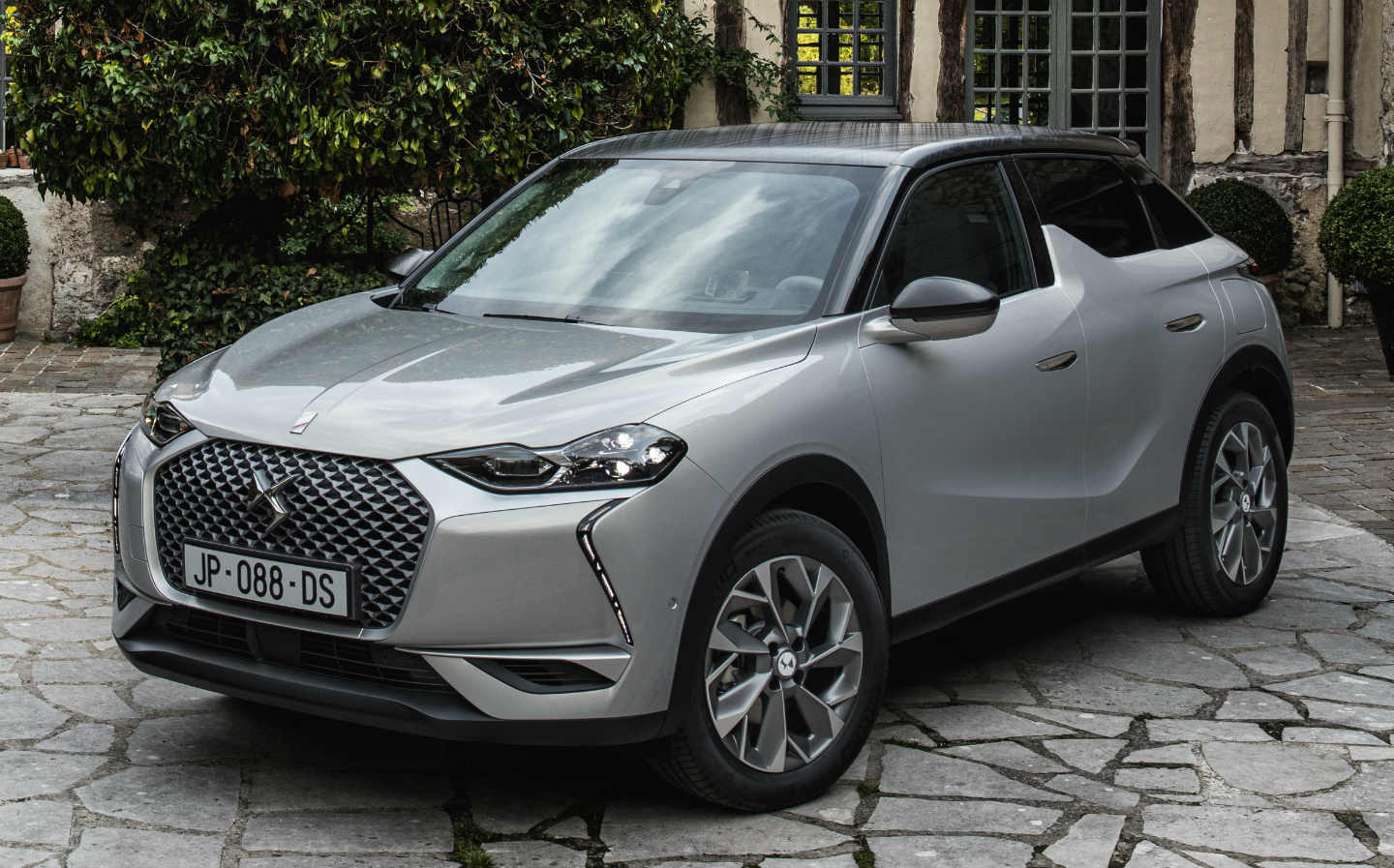 New DS 7 Crossback E-Tense 2020 review