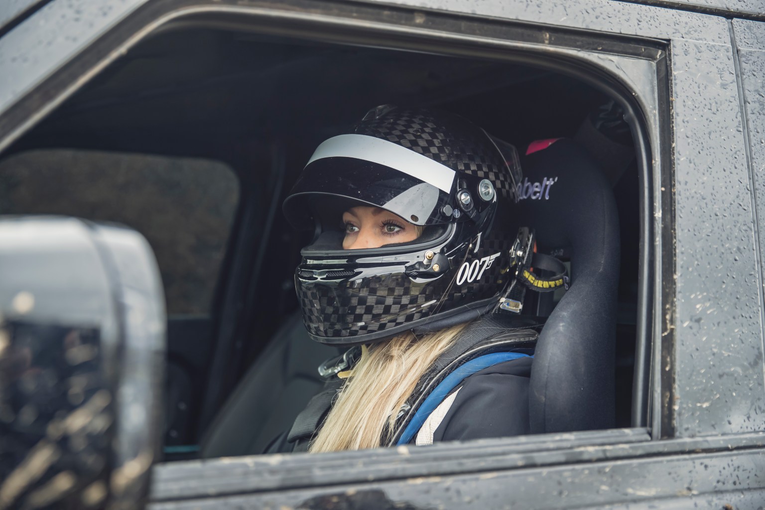 Behind-the-scenes-image-of-Stunt-Driver-Jessica-Hawkins-with-the-New-Defender-featured-in-No-Time-To-Die-_04.jpg?resize=1536,1024