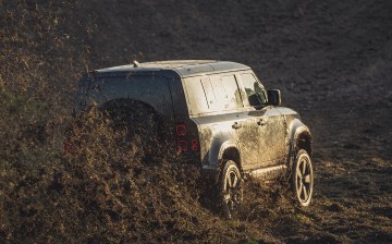 Video: James Bond stunt team provide toughest test of all for new Land Rover Defender