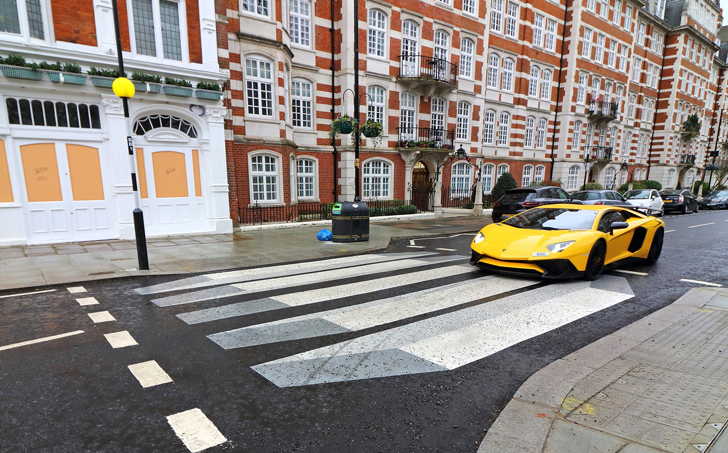 Drivers of expensive cars less likely to stop at pedestrian crossings