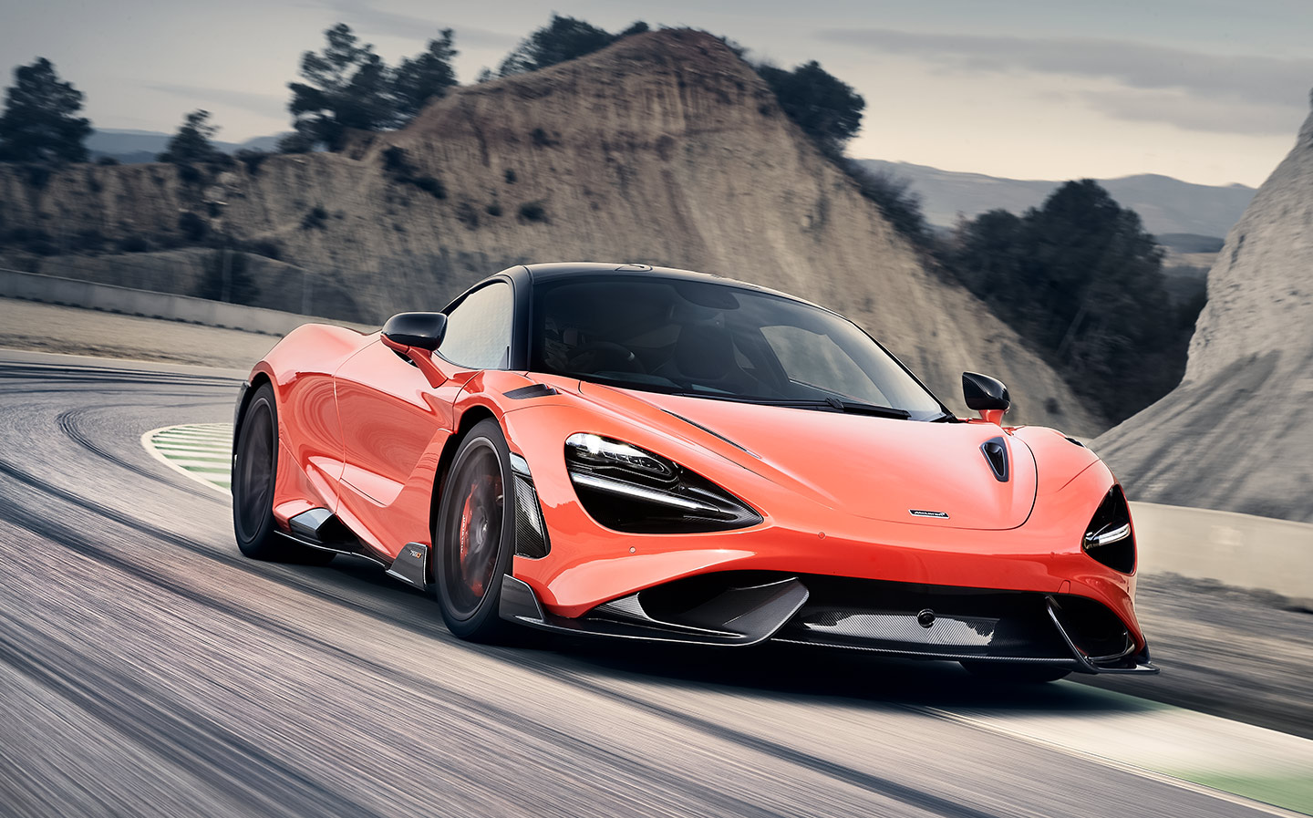 Ferrari vs. McLaren: Which is the Better Luxury Performer?