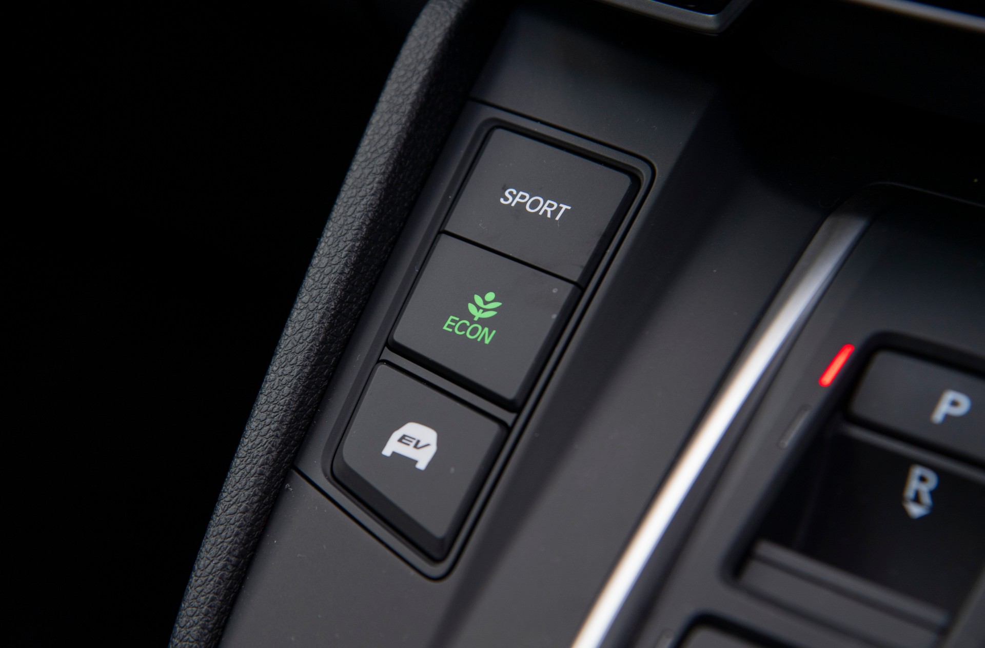Honda CR-V Hybrid driving mode buttons