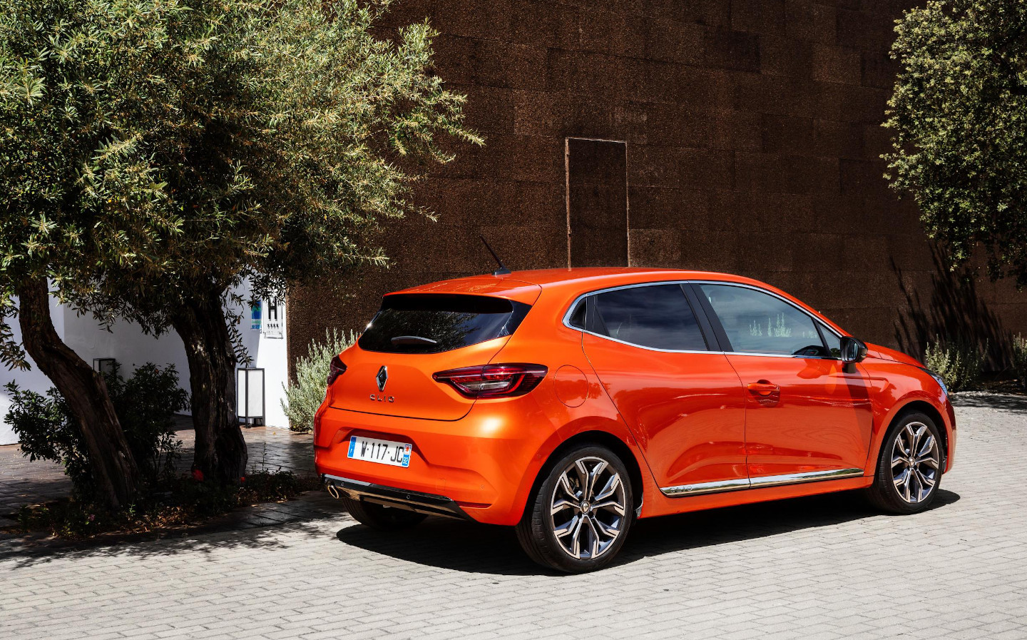Is the 2020 Renault Clio a better car than the Ford Fiesta?