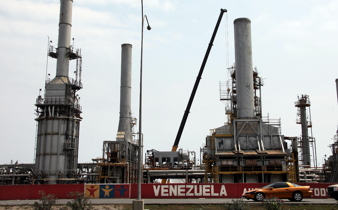 Venezuela announces end to free fuel