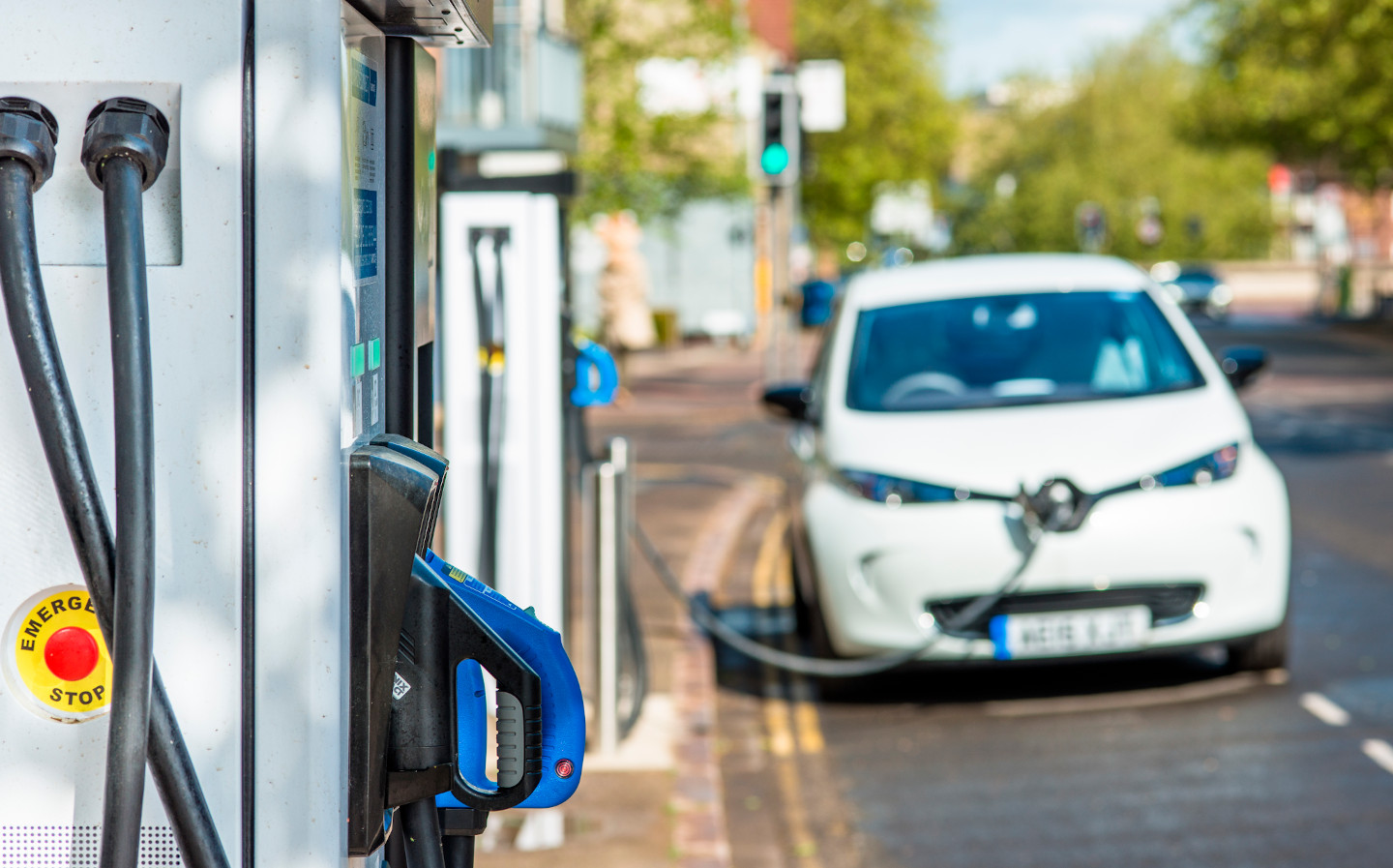 Transition to electric cars could be worth £24bn, says report
