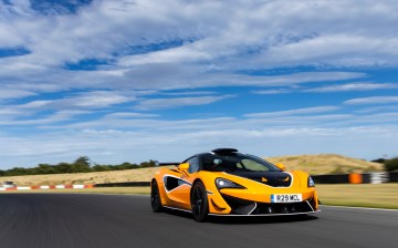 Times Luxx reviews the McLaren 620R