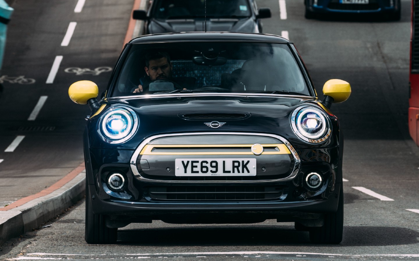 https://www.driving.co.uk/wp-content/uploads/sites/5/2020/10/Best-and-worst-of-Mini-Electric-01.jpg