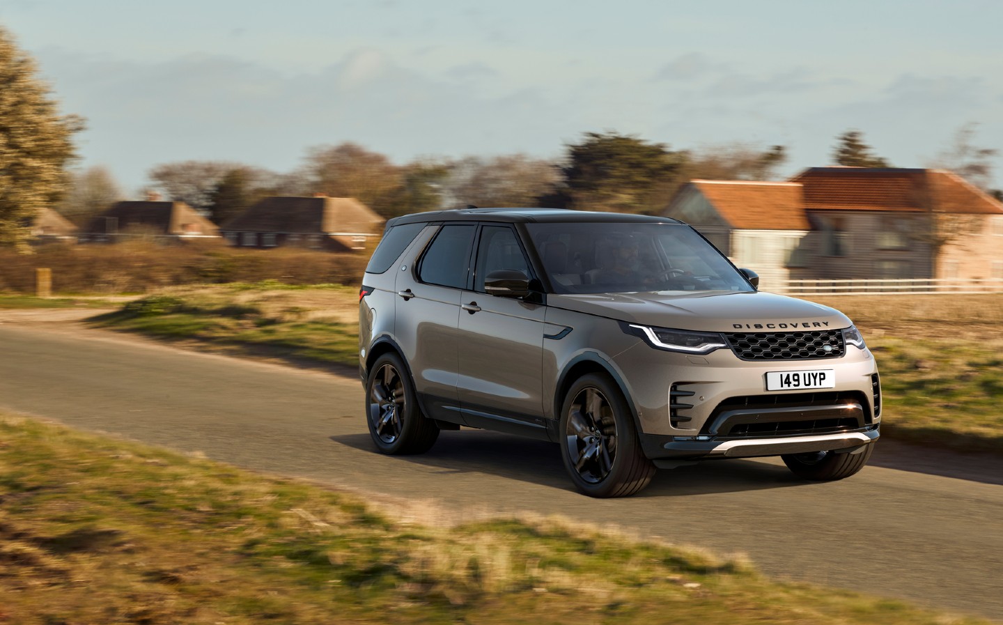 New Land Rover Discovery gets design evolution, tech revolution