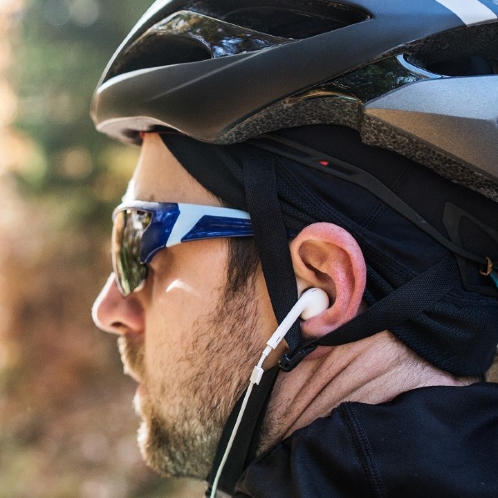 headphones while cycling