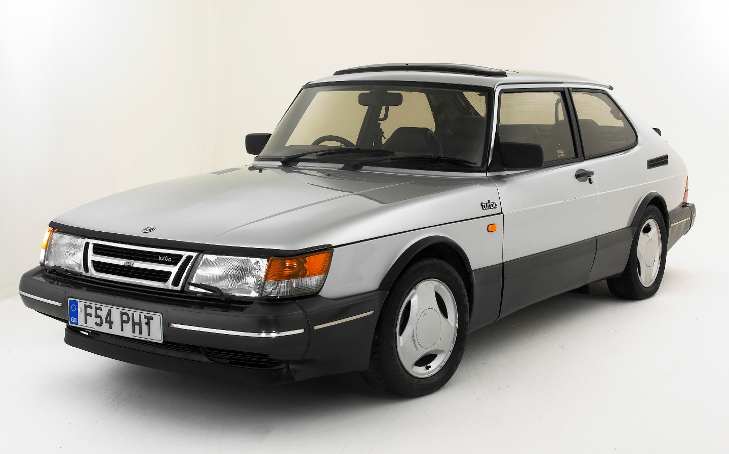 Most beautiful affordable cars Saab 900