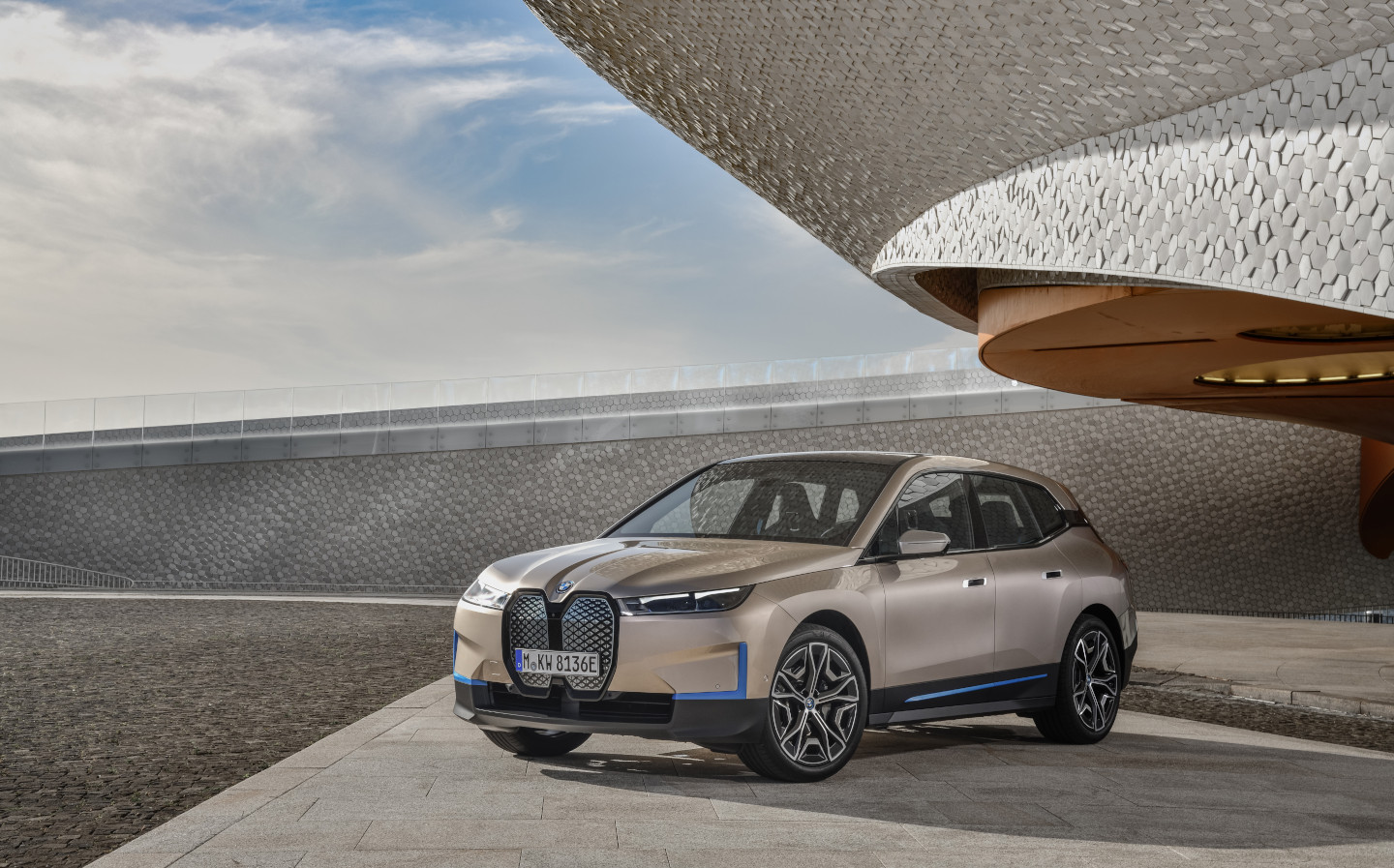 BMW unveils iX electric SUV with 373-mile range