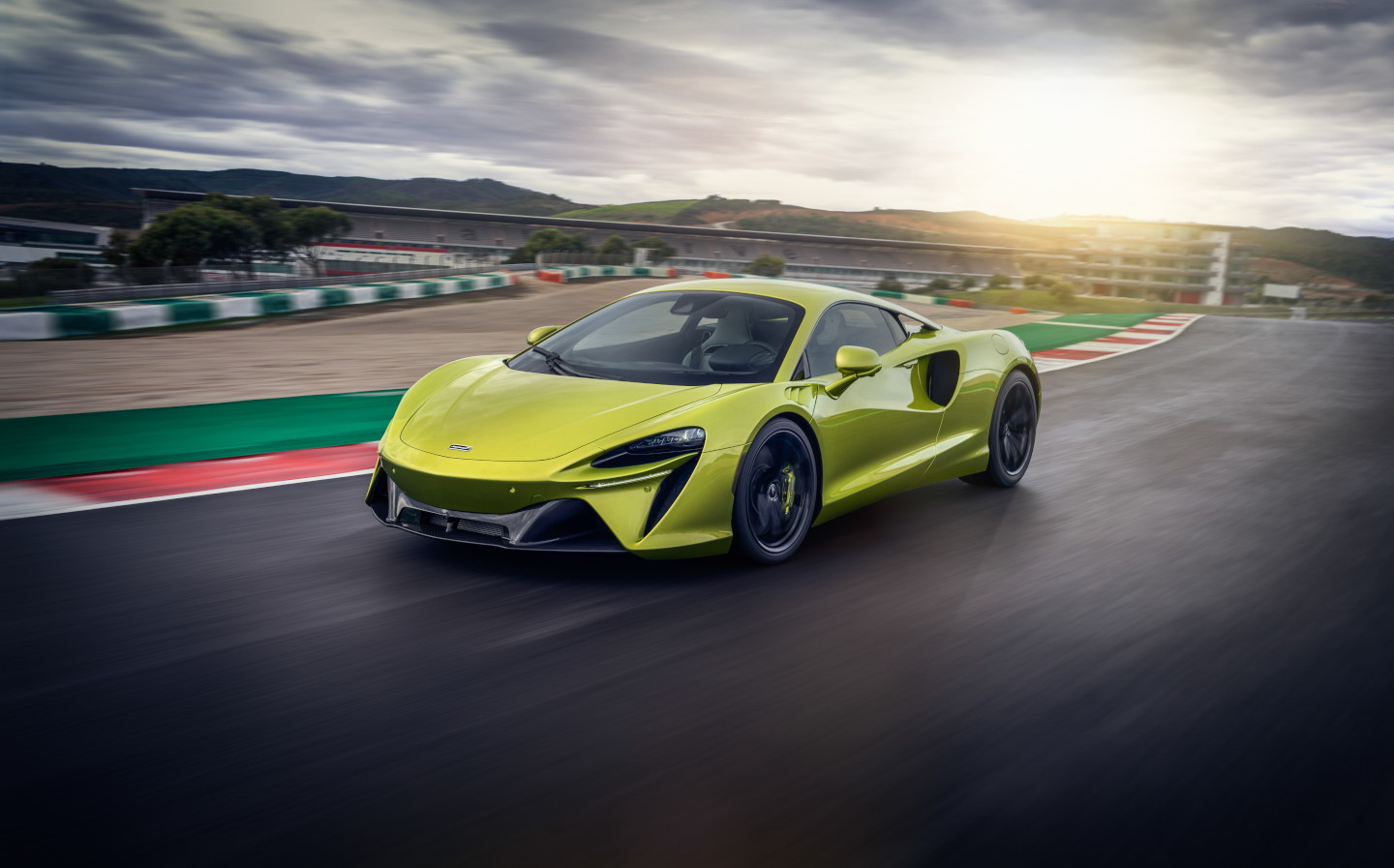 McLaren breaks new ground with 671bhp Artura hybrid