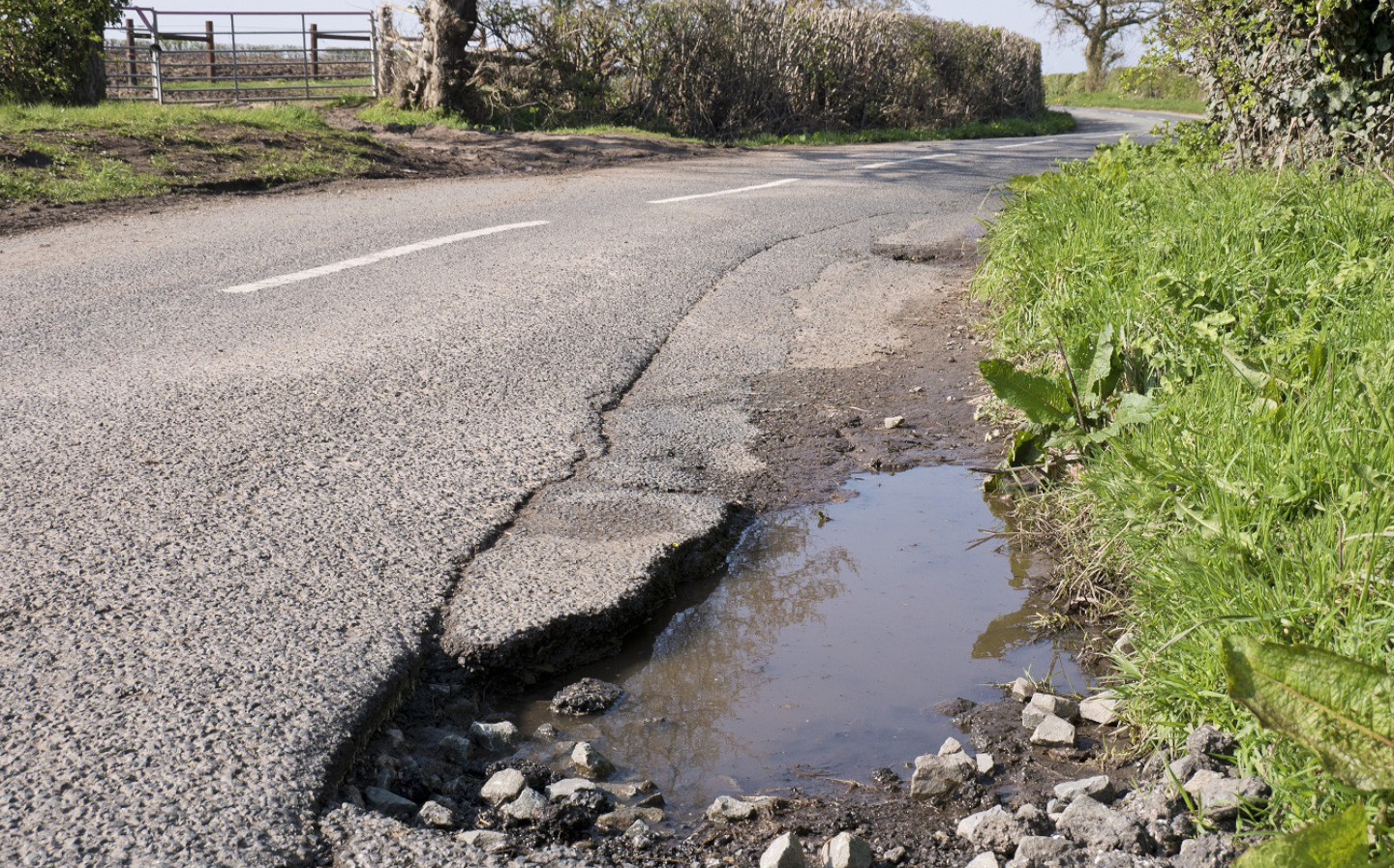 9 in 10 drivers affected by potholes last year