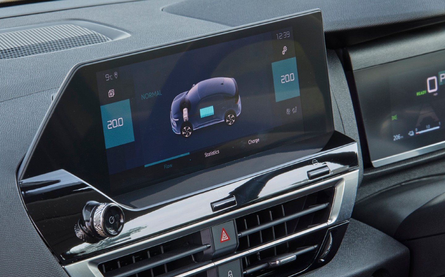 Citroën C4 petrol and ë-C4 electric 2021 review - infotainment screen
